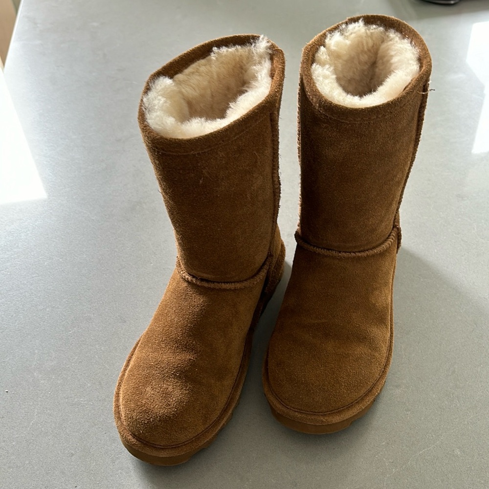 NWT BearPaw boots size 7 - worn once